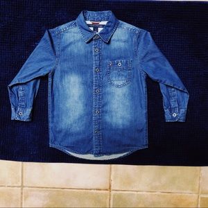 💙Tommy Hilfiger Button Down Denim Shirt